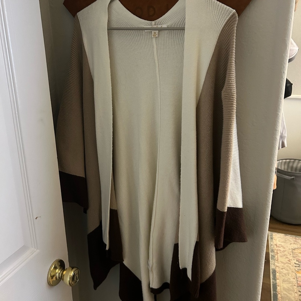 Shaw, size M
